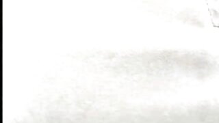مسمار موشوم يمارس الجنس مع فتحة الشرج من عاهرة ثدي مزيفة و كومز على وجهها افلام سكس صيني محارم